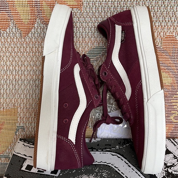 Vans WMNS Gilbert Crockett
Mauve Wine
VN0A5JIFALO
Sneakers - Picture 12 of 16